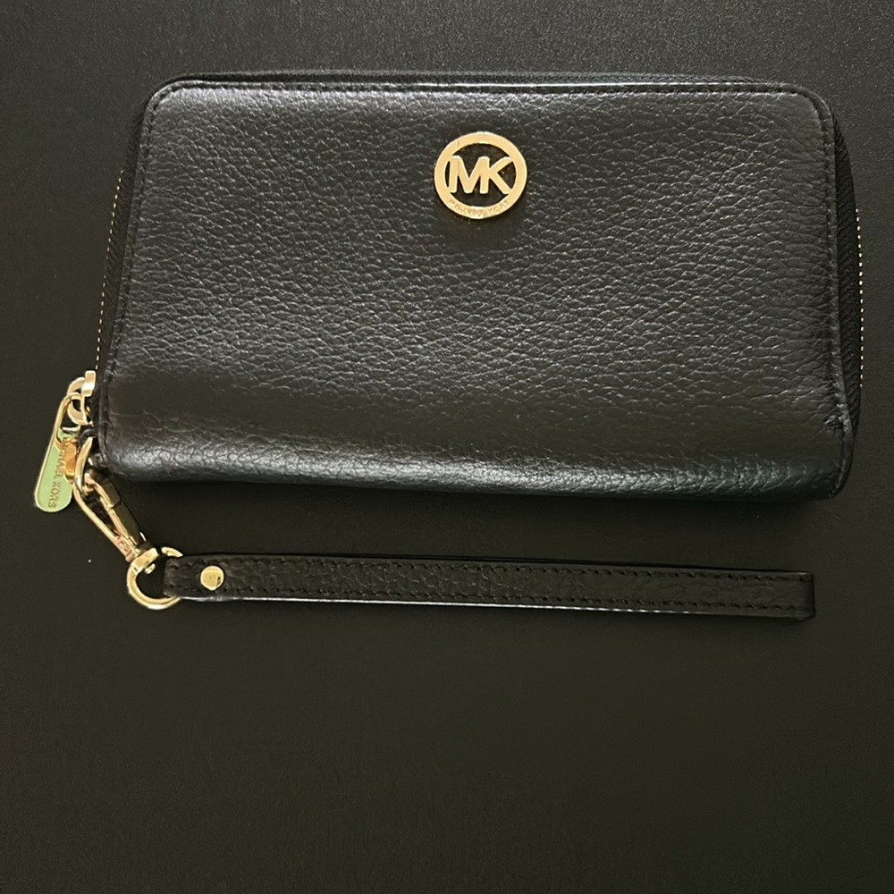 Michael Kors Leather Zip Around Leather Wristlet NWOT